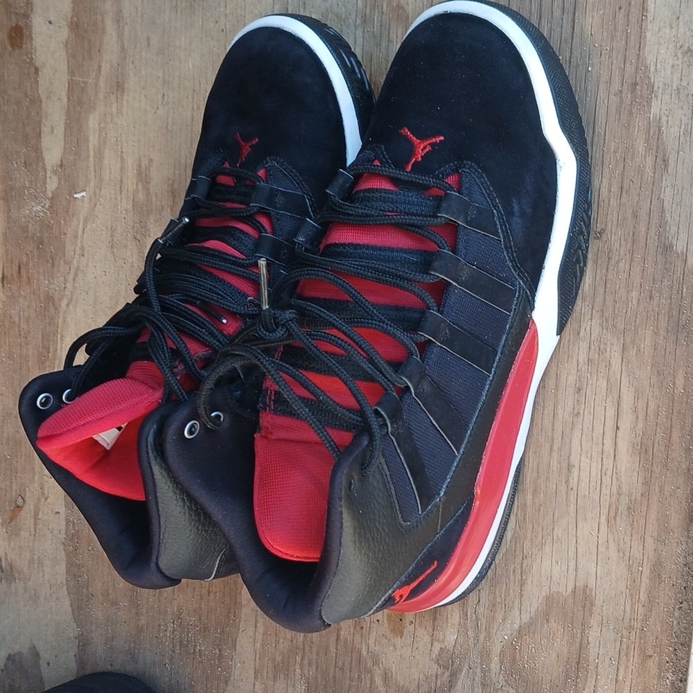 Nike Air Jordan Youth Max Aura Black White Red Basketball Shoes